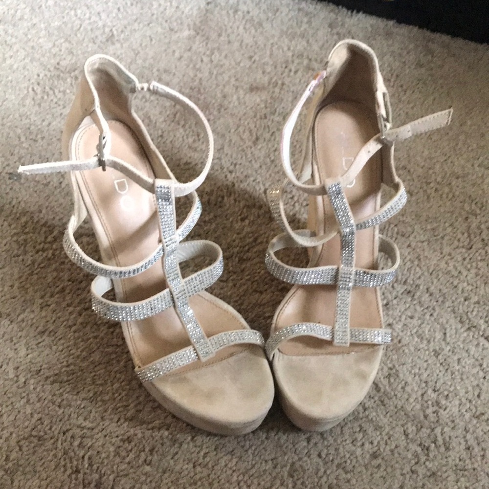 Heel shoes